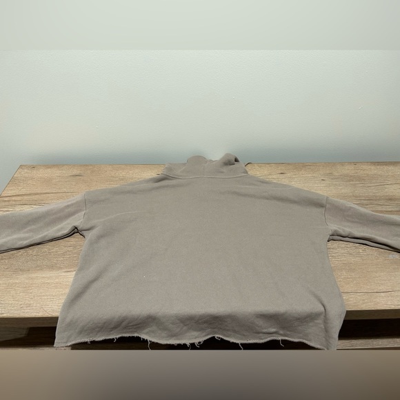 Alo Yoga Cropped Hoodie - Picture 5 of 8